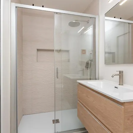 Apartment 5 Minutes From Via Roma - With Smart Tv *