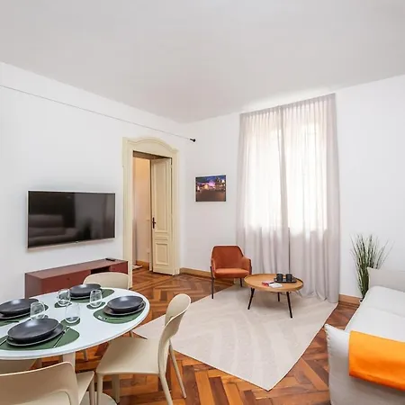 Apartment 5 Minutes From Via Roma - With Smart Tv *