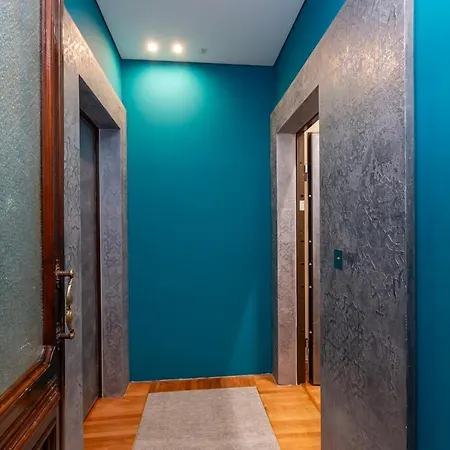 5 Minutes From Via Roma - With Smart Tv