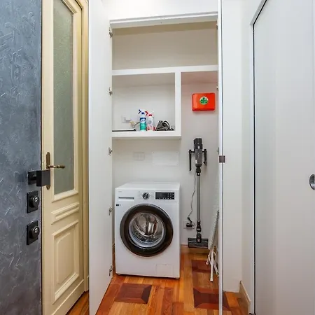 5 Minutes From Via Roma - With Smart Tv Apartment *