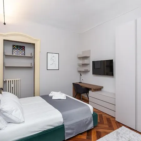 5 Minutes From Via Roma - With Smart Tv Apartment *